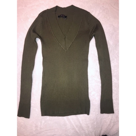SALE‼️ NWOT Olive Green V Neck Sweater - Picture 2 of 3
